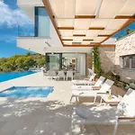 Anabel Villa *